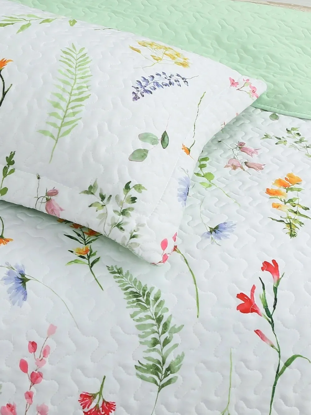 Floral Meadow king 3 piece Quilt Set
